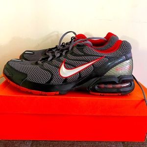 NEW Men’s Nike Air Max Torch 4 running shoes, size 12, black/red/dark gray
